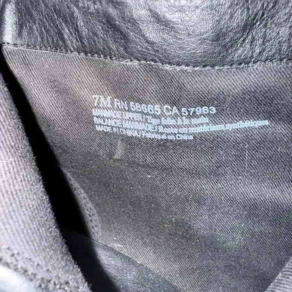 Treasure and Bond Women’s Snake skin booties Size 7M used like a New - Picture 4 of 5